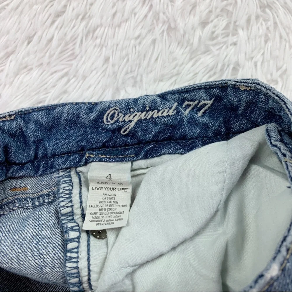 American Eagle women size 4 Short low rise original‎ 77 jeans in blue
